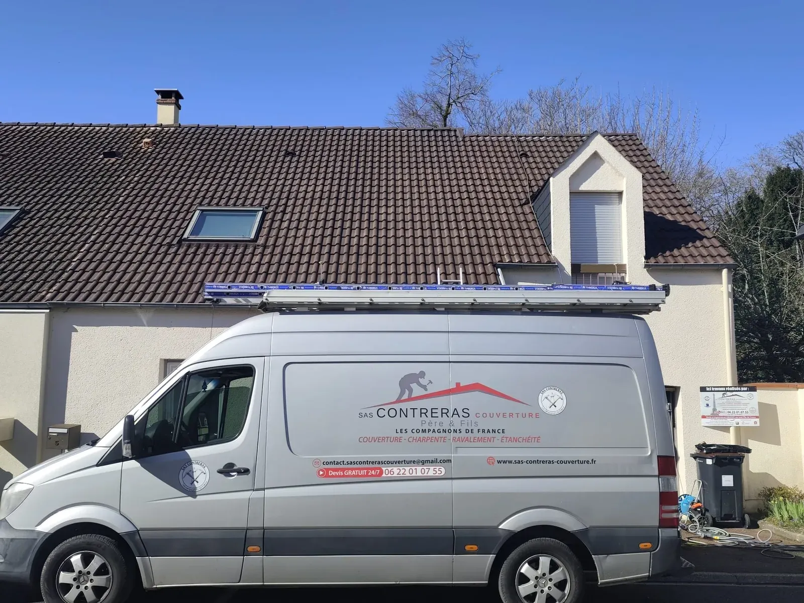 Camion de l'entreprise SAS Contreras Couverture
